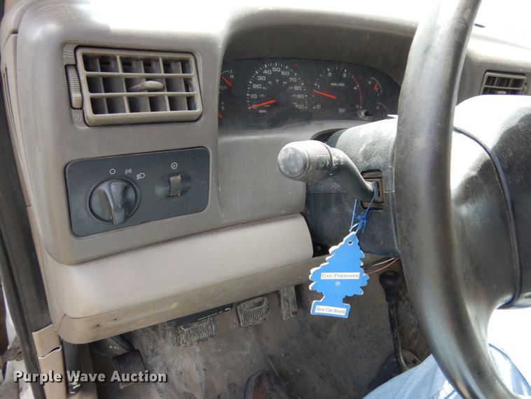 image for item DH6583 2002 Ford F450 Super Duty XL  flatbed truck