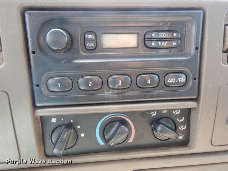 image for item DH6583 2002 Ford F450 Super Duty XL  flatbed truck