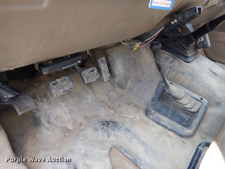 image for item DH6583 2002 Ford F450 Super Duty XL  flatbed truck