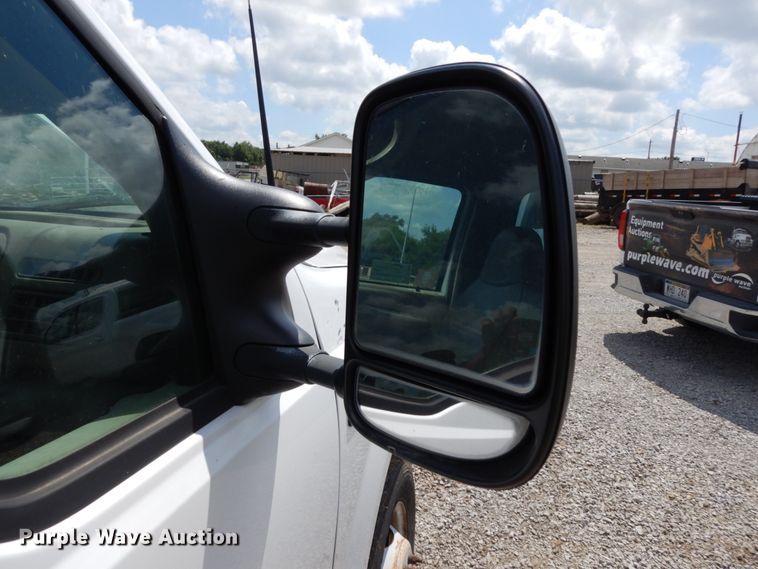 image for item DH6583 2002 Ford F450 Super Duty XL  flatbed truck