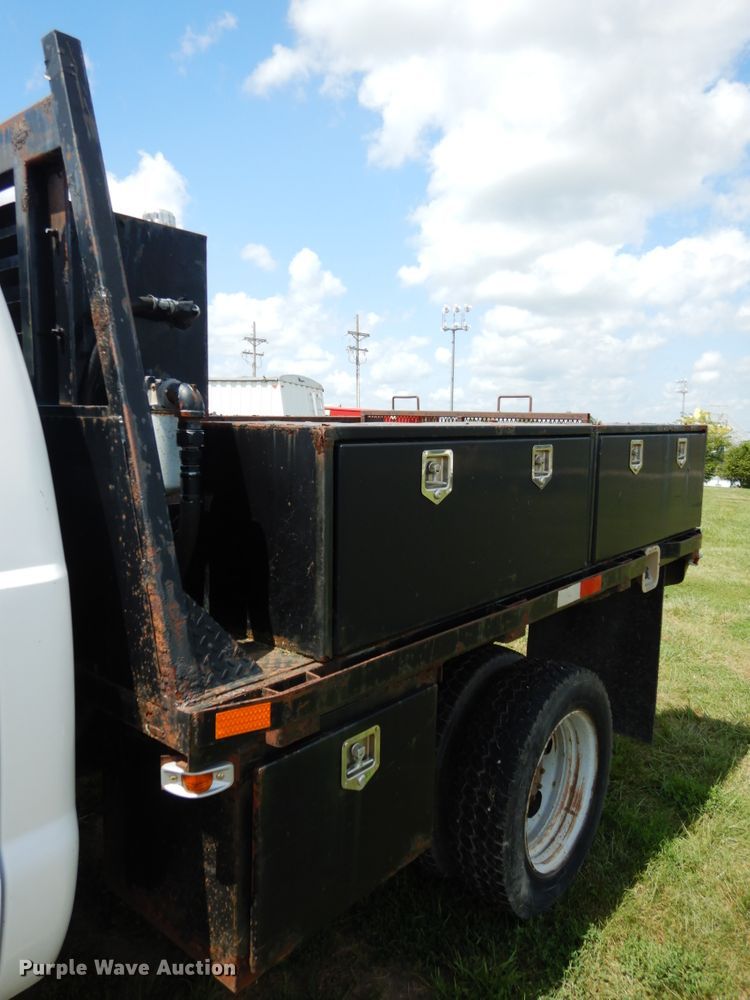 image for item DH6583 2002 Ford F450 Super Duty XL  flatbed truck