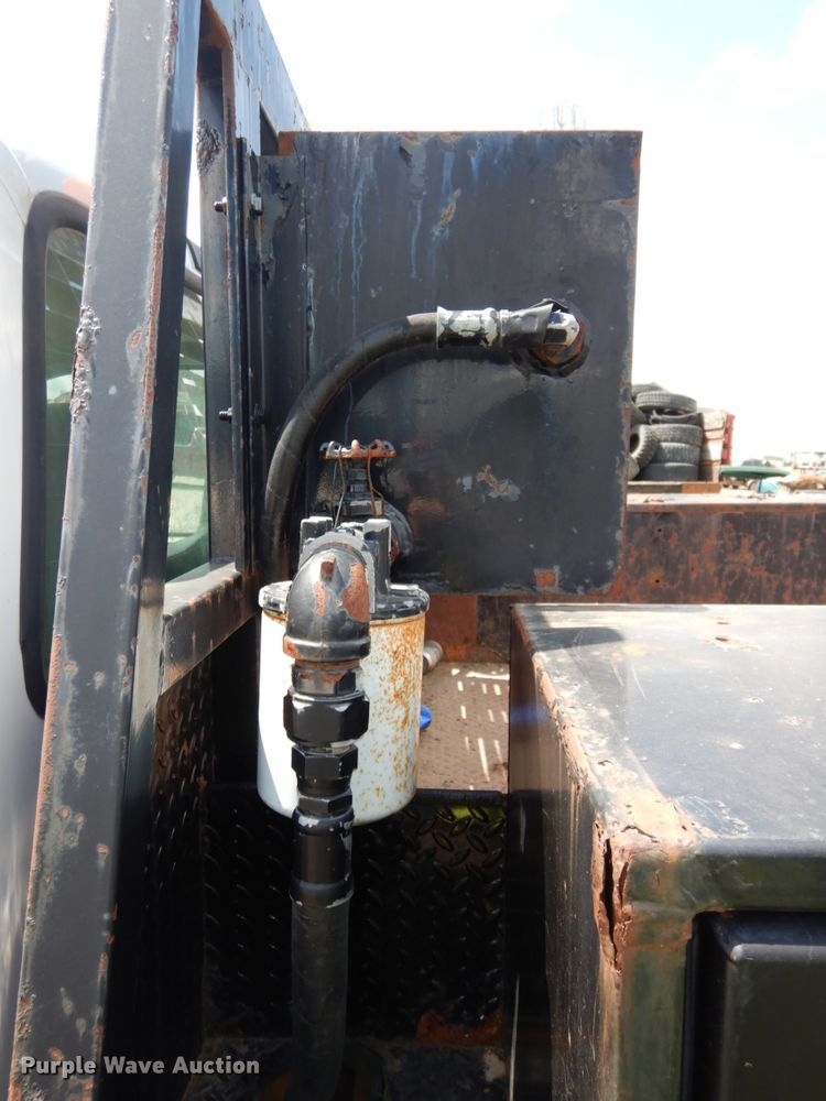 image for item DH6583 2002 Ford F450 Super Duty XL  flatbed truck