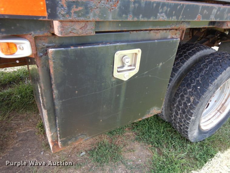 image for item DH6583 2002 Ford F450 Super Duty XL  flatbed truck