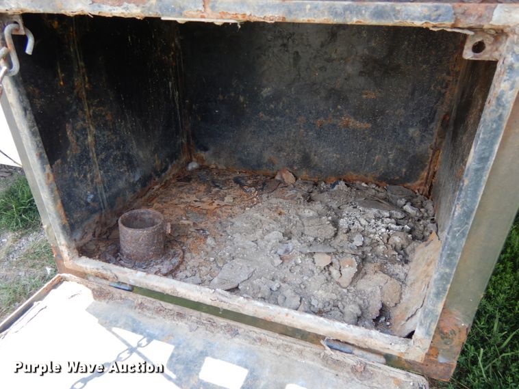 image for item DH6583 2002 Ford F450 Super Duty XL  flatbed truck