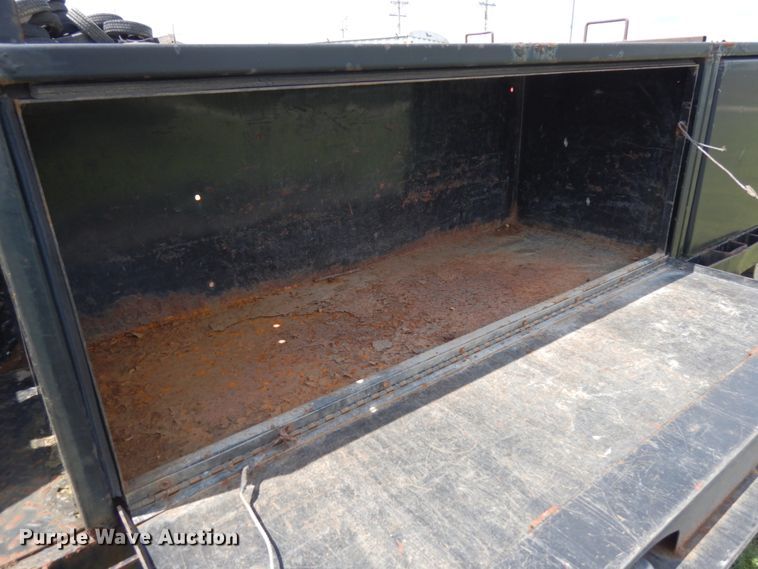 image for item DH6583 2002 Ford F450 Super Duty XL  flatbed truck