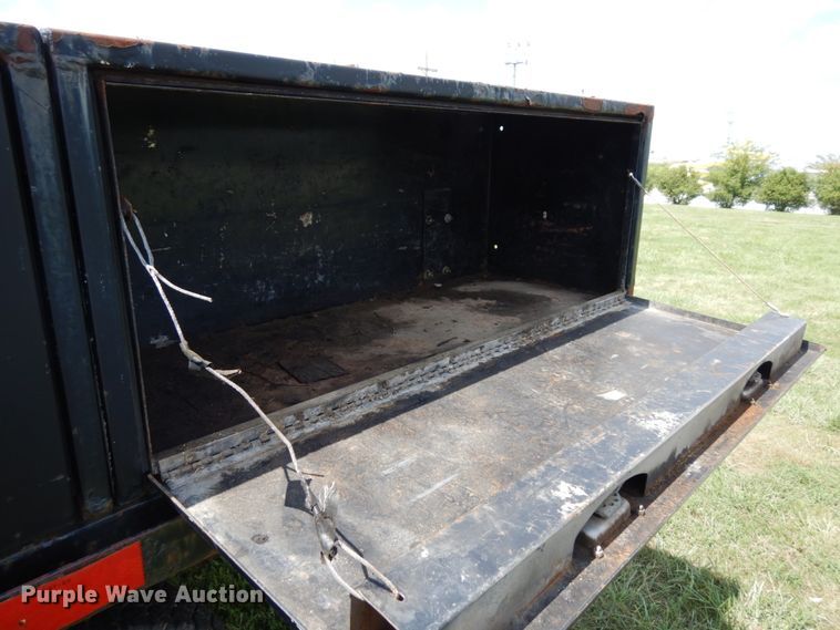 image for item DH6583 2002 Ford F450 Super Duty XL  flatbed truck