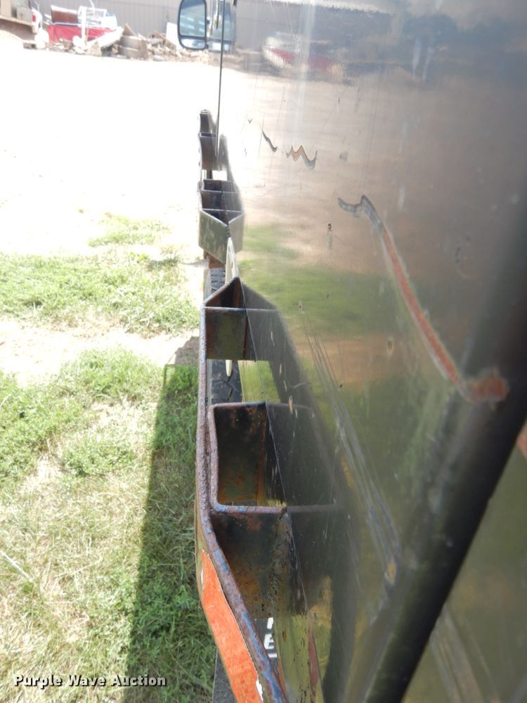 image for item DH6583 2002 Ford F450 Super Duty XL  flatbed truck