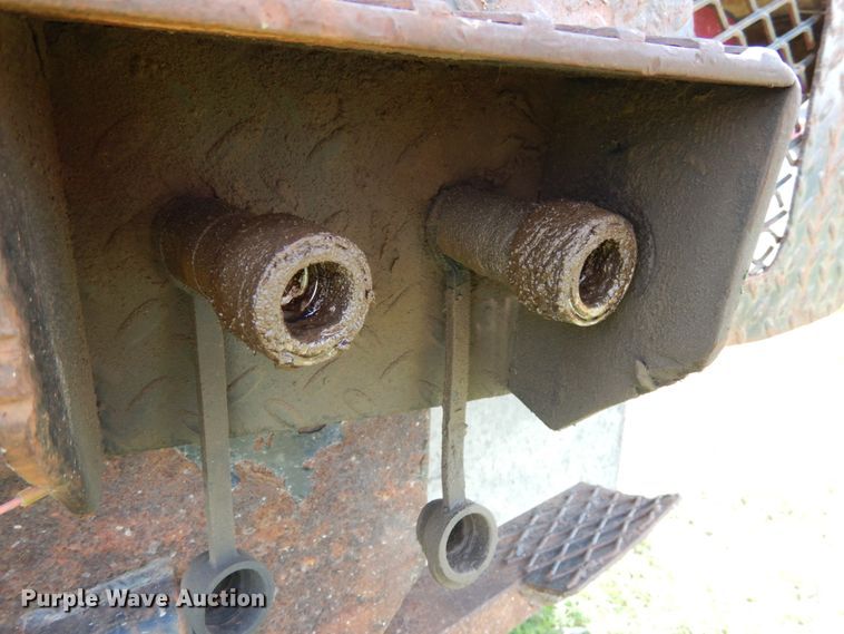 image for item DH6583 2002 Ford F450 Super Duty XL  flatbed truck