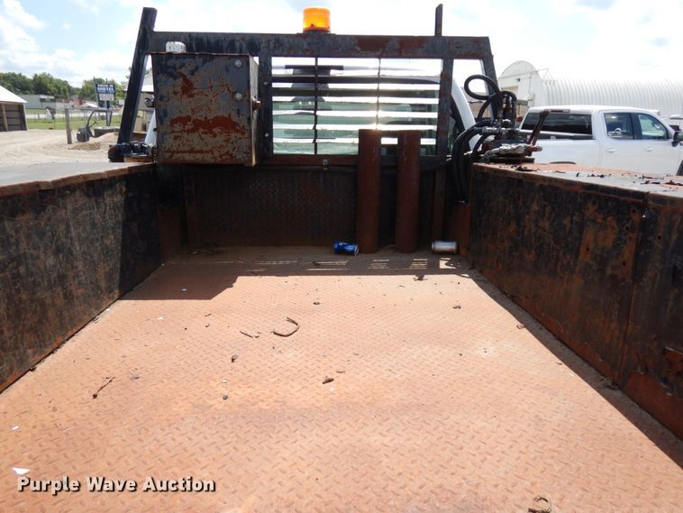 image for item DH6583 2002 Ford F450 Super Duty XL  flatbed truck