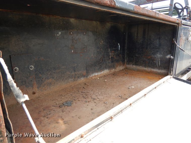 image for item DH6583 2002 Ford F450 Super Duty XL  flatbed truck