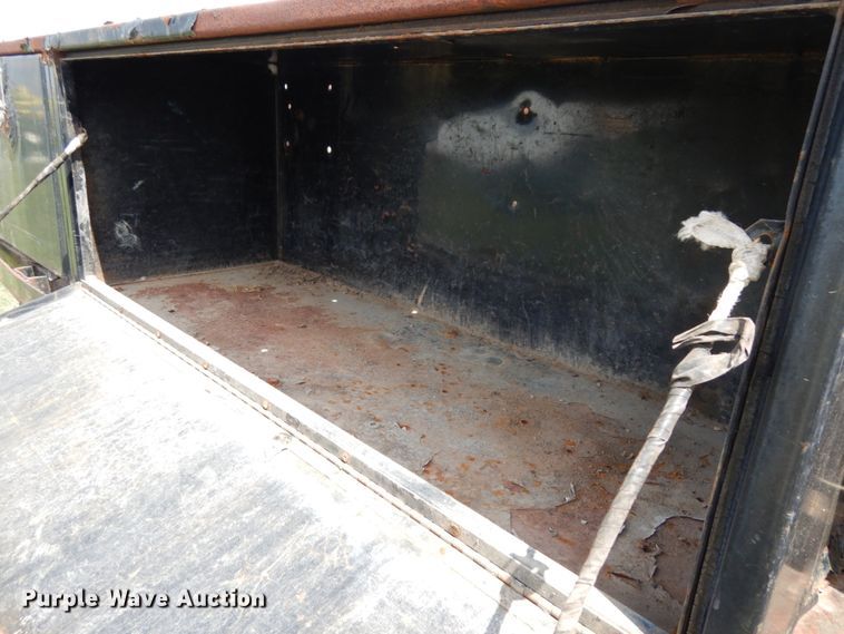 image for item DH6583 2002 Ford F450 Super Duty XL  flatbed truck