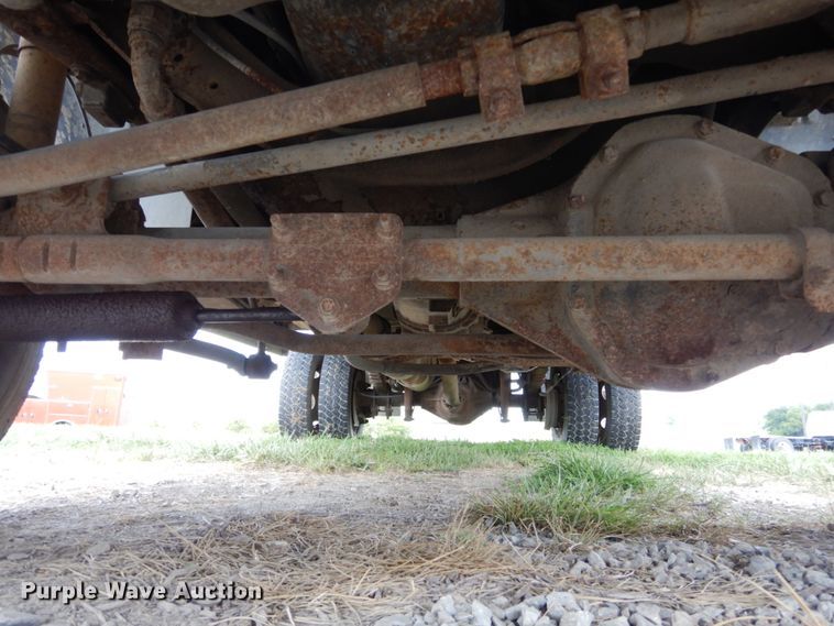 image for item DH6583 2002 Ford F450 Super Duty XL  flatbed truck