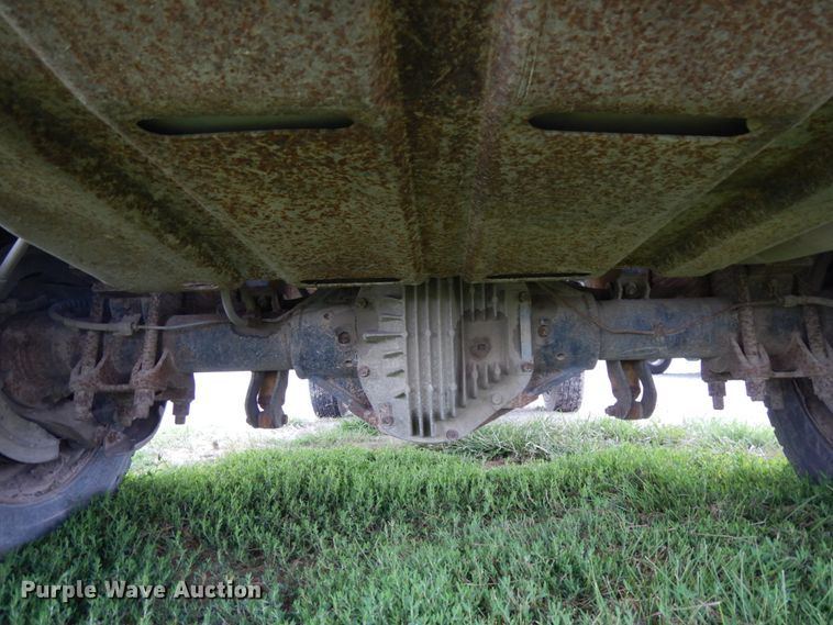 image for item DH6583 2002 Ford F450 Super Duty XL  flatbed truck