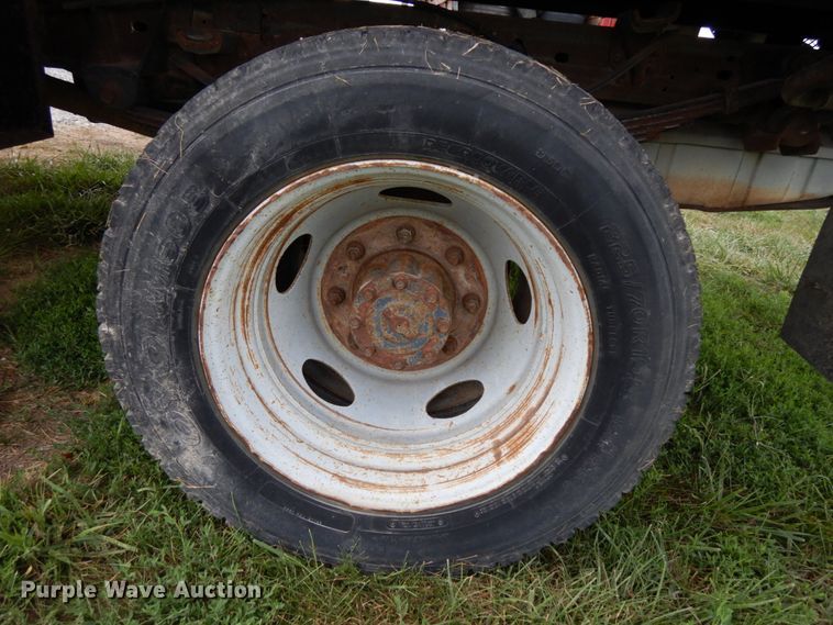 image for item DH6583 2002 Ford F450 Super Duty XL  flatbed truck