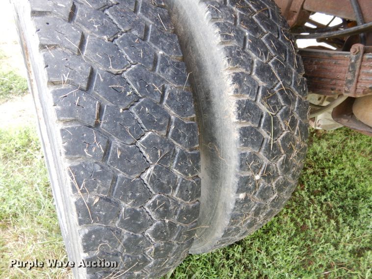 image for item DH6583 2002 Ford F450 Super Duty XL  flatbed truck