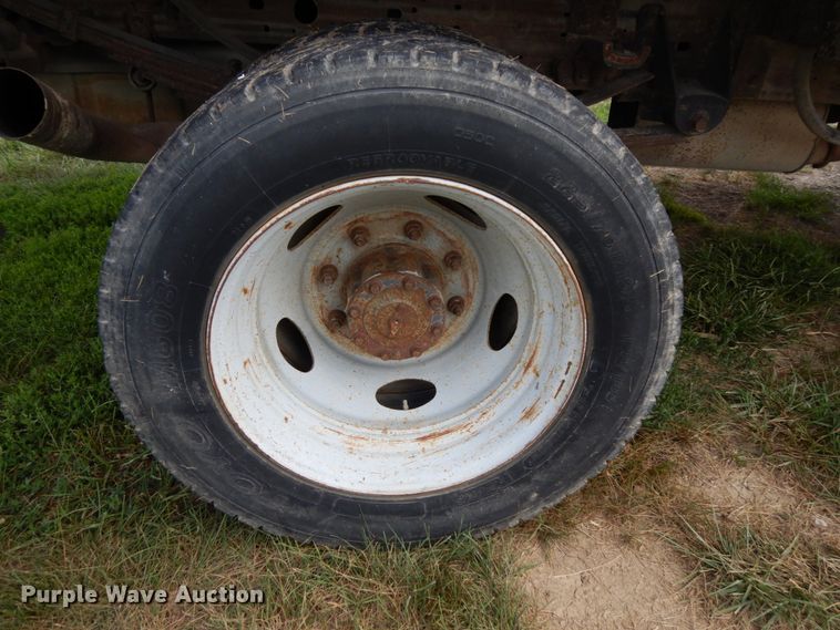 image for item DH6583 2002 Ford F450 Super Duty XL  flatbed truck