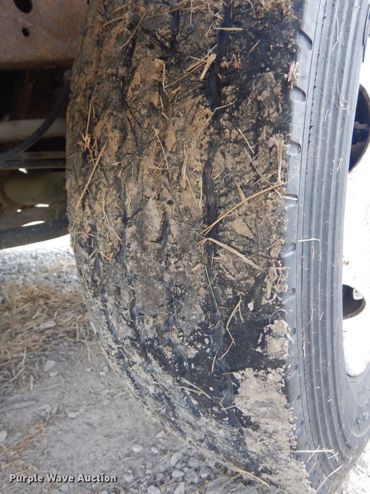 image for item DH6583 2002 Ford F450 Super Duty XL  flatbed truck