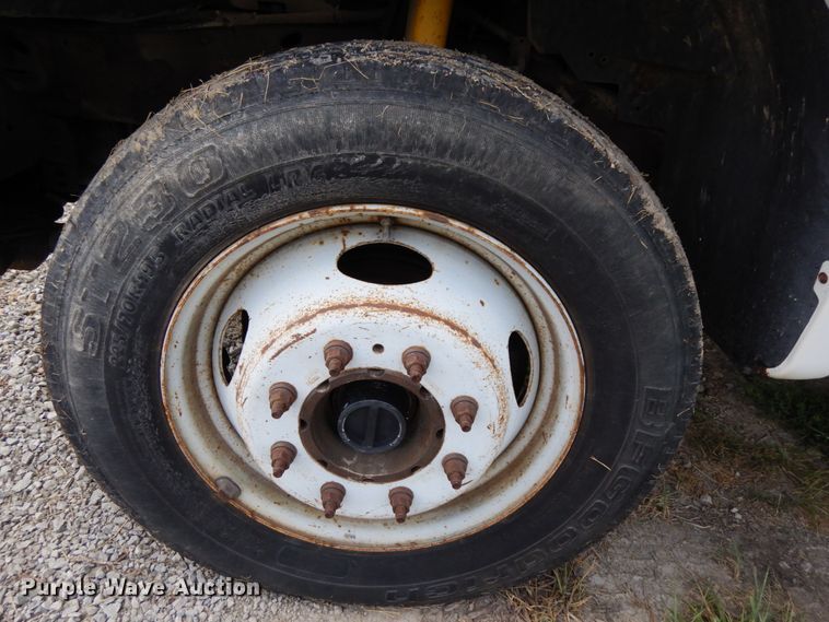 image for item DH6583 2002 Ford F450 Super Duty XL  flatbed truck