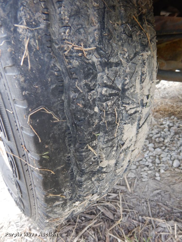 image for item DH6583 2002 Ford F450 Super Duty XL  flatbed truck