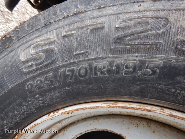 image for item DH6583 2002 Ford F450 Super Duty XL  flatbed truck