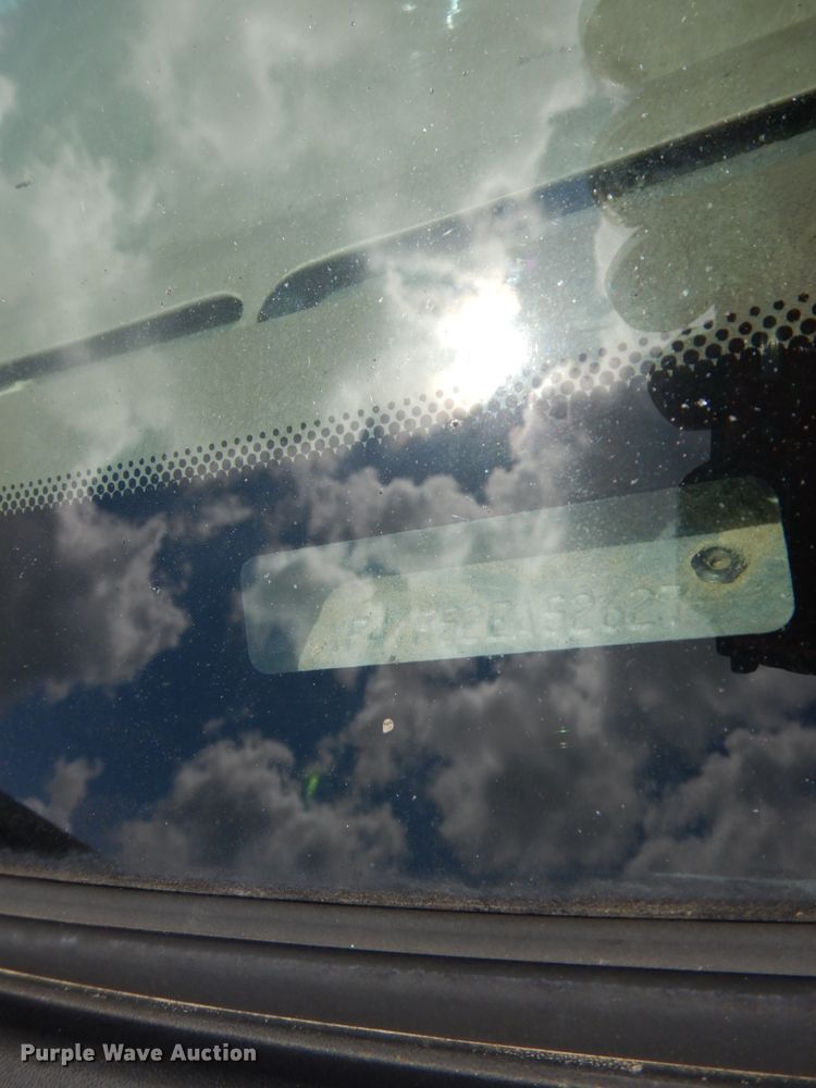 image for item DH6583 2002 Ford F450 Super Duty XL  flatbed truck