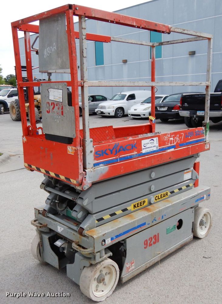 2009 Skyjack SJIII 3219 scissor lift in Omaha, NE Item DH6587 sold