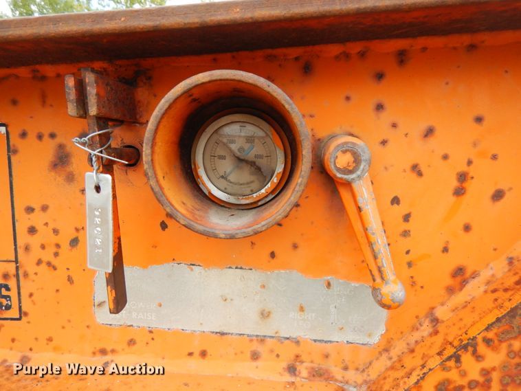 image for item DH6589 1982 Load King 252LFP low boy equipment trailer