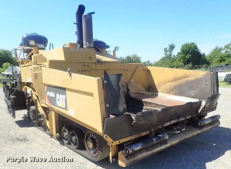 image for item DI4670 2011 Caterpillar AP1055D  paver