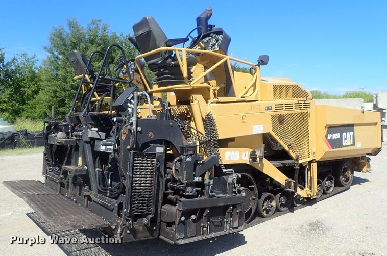 image for item DI4670 2011 Caterpillar AP1055D  paver