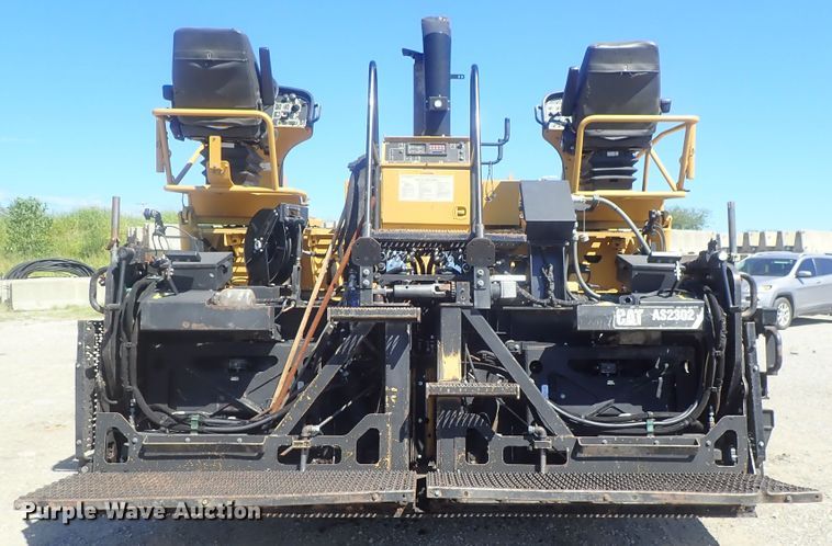image for item DI4670 2011 Caterpillar AP1055D  paver