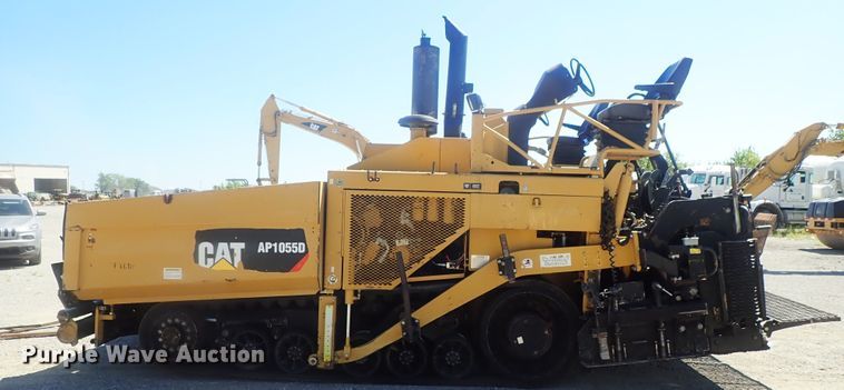 image for item DI4670 2011 Caterpillar AP1055D  paver
