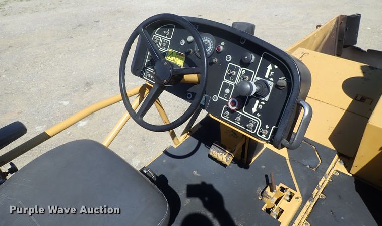 image for item DI4670 2011 Caterpillar AP1055D  paver