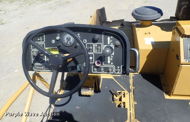 image for item DI4670 2011 Caterpillar AP1055D  paver