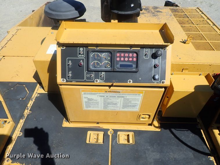 image for item DI4670 2011 Caterpillar AP1055D  paver