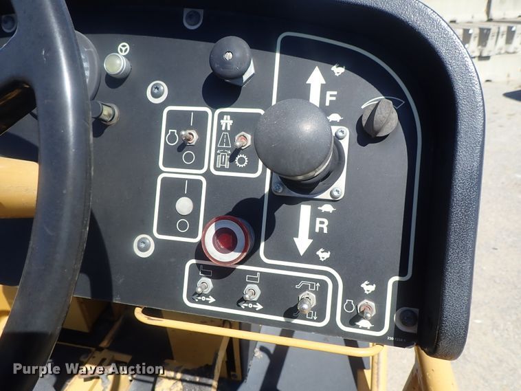 image for item DI4670 2011 Caterpillar AP1055D  paver