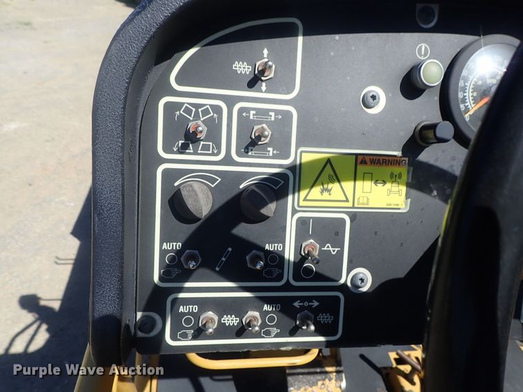 image for item DI4670 2011 Caterpillar AP1055D  paver