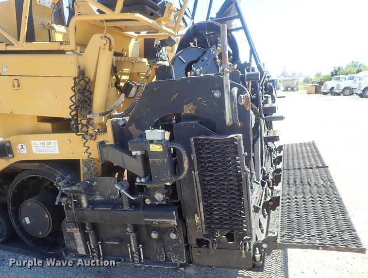 image for item DI4670 2011 Caterpillar AP1055D  paver