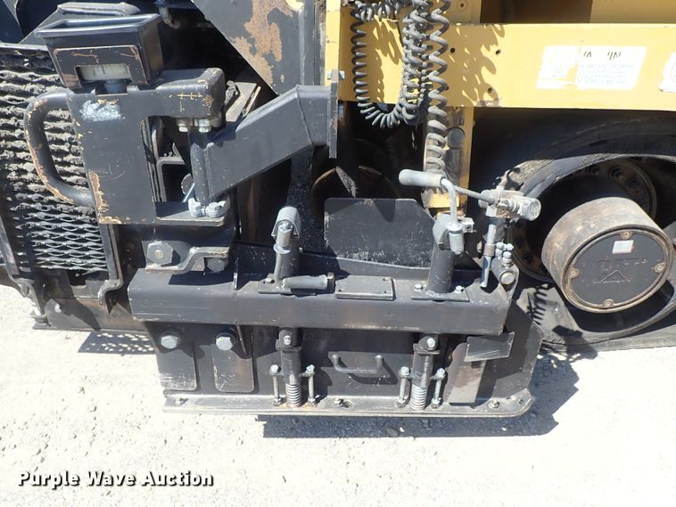 image for item DI4670 2011 Caterpillar AP1055D  paver