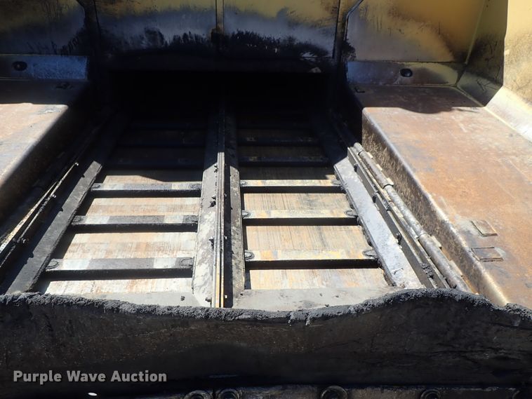 image for item DI4670 2011 Caterpillar AP1055D  paver