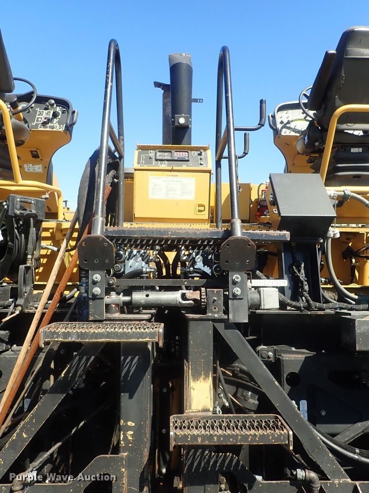 image for item DI4670 2011 Caterpillar AP1055D  paver