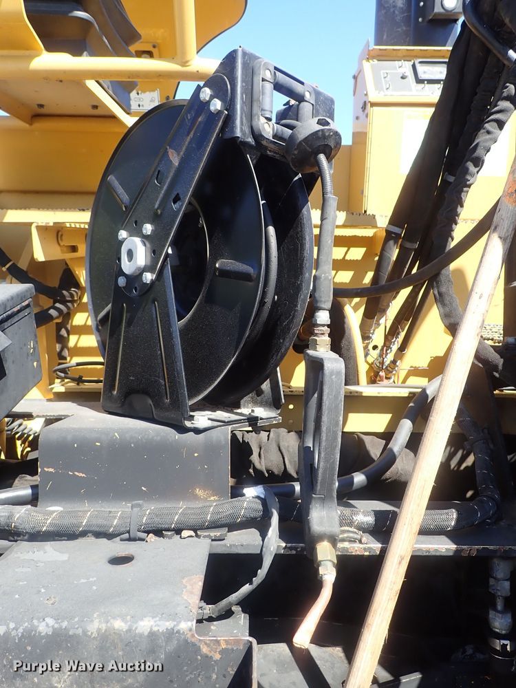 image for item DI4670 2011 Caterpillar AP1055D  paver