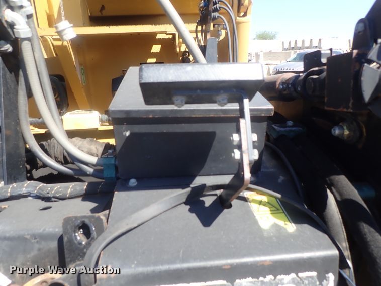 image for item DI4670 2011 Caterpillar AP1055D  paver