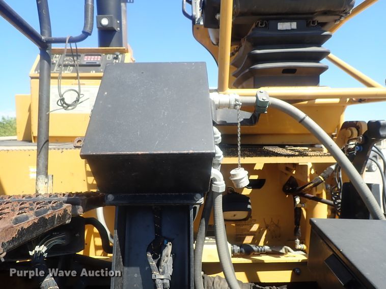 image for item DI4670 2011 Caterpillar AP1055D  paver