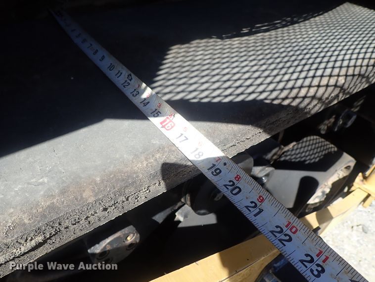 image for item DI4670 2011 Caterpillar AP1055D  paver