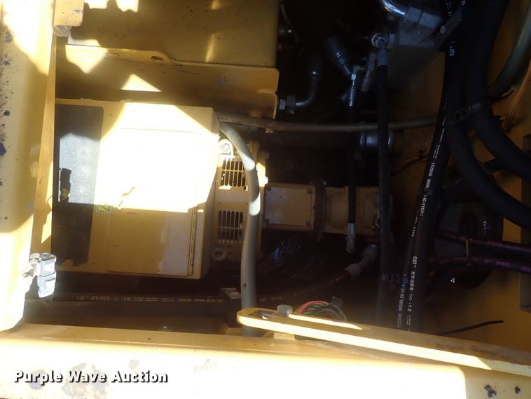 image for item DI4670 2011 Caterpillar AP1055D  paver