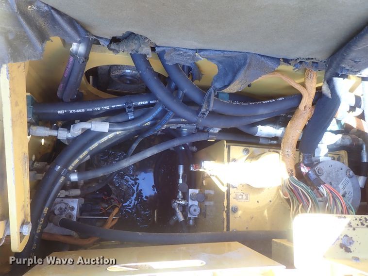 image for item DI4670 2011 Caterpillar AP1055D  paver