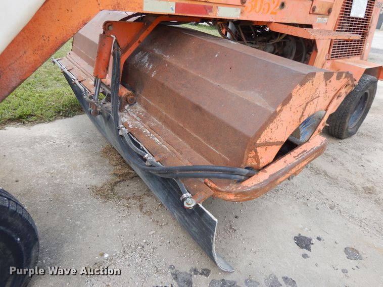 image for item DI7503 Waldon Sweepmaster 250  sweeper