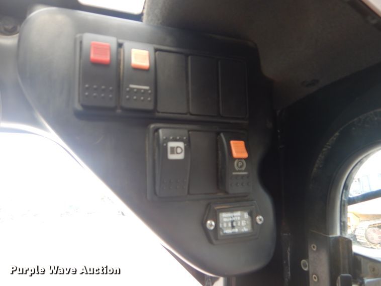 image for item DI8254 2013 Takeuchi TS70V  skid steer loader