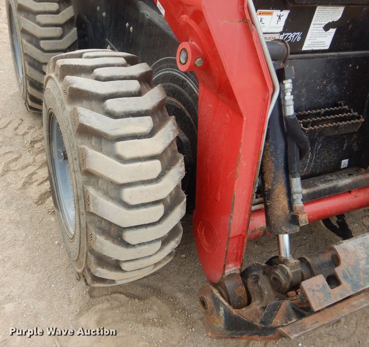 image for item DI8254 2013 Takeuchi TS70V  skid steer loader