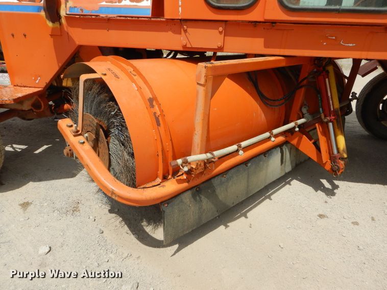 image for item DI8259 Broce CR350  broom